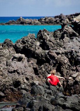 lava rocks beach 69 adlı saklanıyor çocuklar,