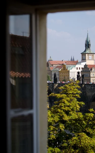 Okno do mostu Karola tłum — Zdjęcie stockowe