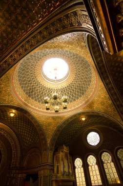 Charles Köprüsü'nde Caddesi çello müzisyen