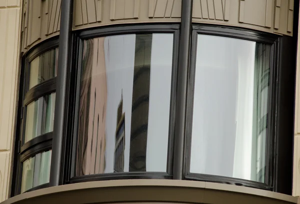 Круглі високі вікна в кварталом Геслемп — стокове фото