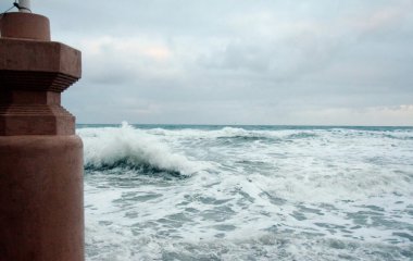 Dalgalar yüksek gelgit beach Resort Güney Kaliforniya'da sırasında