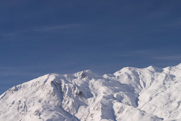 雪の覆われた山 — ストック写真