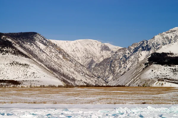 Зимний пейзаж гор Лицензионные Стоковые Изображения