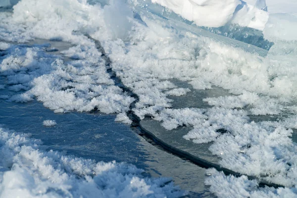 Krakingu lód — Zdjęcie stockowe