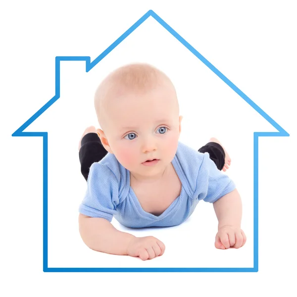 Concepto de casa - bebé niño en casa azul aislado en blanco — Foto de Stock