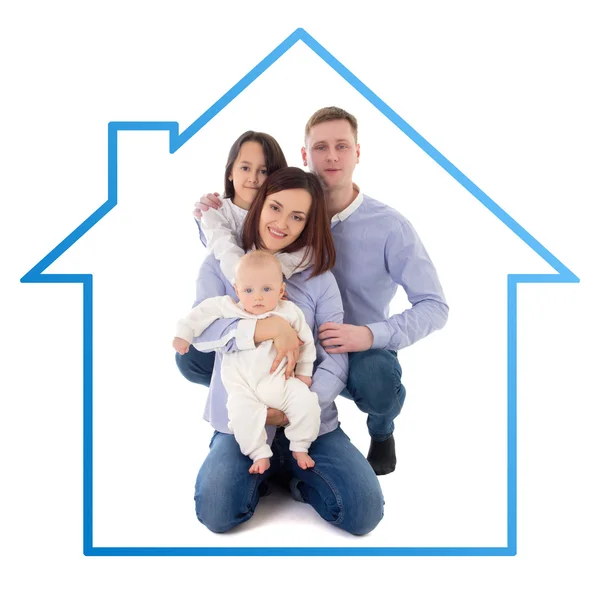 Glückliche Familie - Vater, Mutter, Tochter und Sohn im blauen Haus ist — Stockfoto