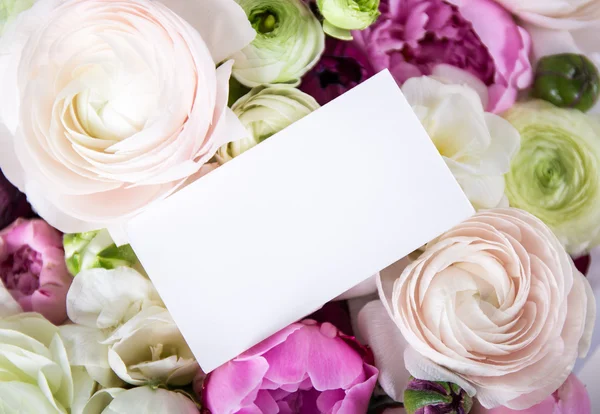 Beautiful bunch of summer flowers with blank card — Stock Photo, Image
