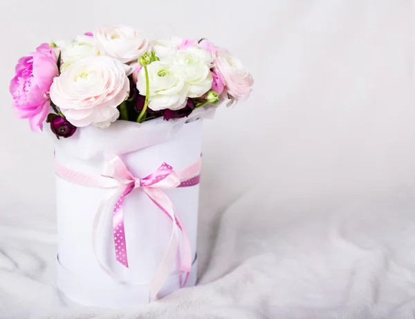 Beautiful bunch of summer flowers in round box over white - Stock-foto