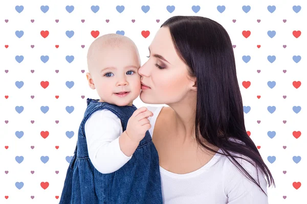 Joven madre con hija pequeña sobre fondo de textura con h — Foto de Stock