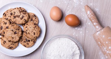 çikolatalı kurabiye yemek pişirmek için malzemelerin yakın çekim