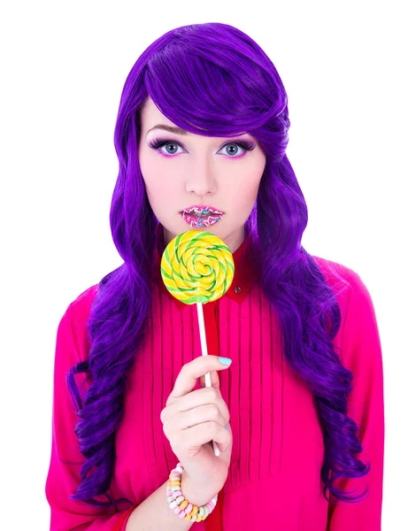 Retrato de joven bella mujer con el pelo morado, paleta y — Foto de Stock