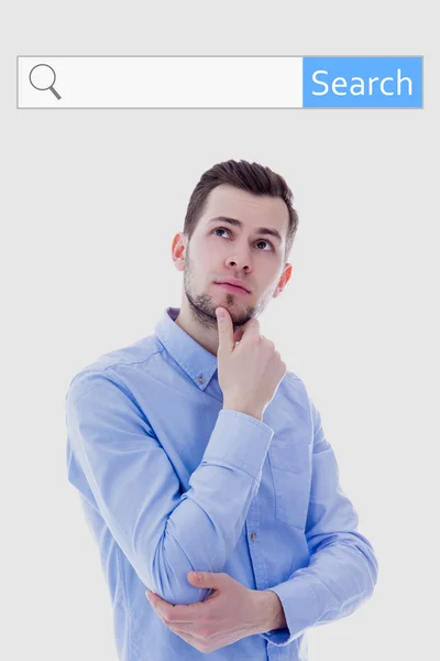 Concepto de búsqueda de Internet - retrato de hombre joven pensando en s — Foto de Stock