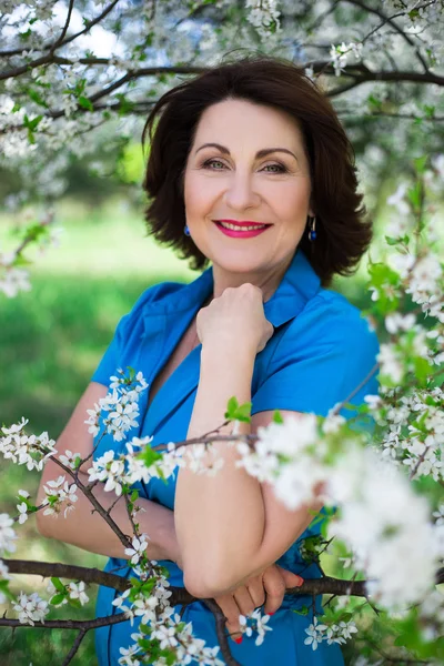 Portrait of middle aged woman with healthy skin posing in summer — Stock Photo, Image