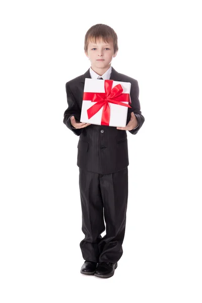 Concepto de cumpleaños o Navidad - niño en traje de negocios con — Foto de Stock