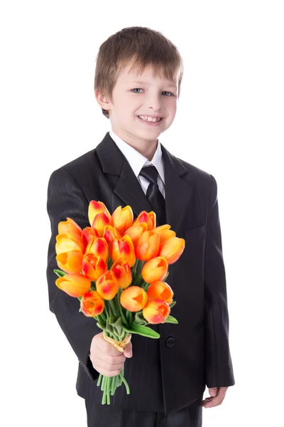 Portret ładny mały chłopiec w biznesie odpowiadają kwiaty s — Zdjęcie stockowe