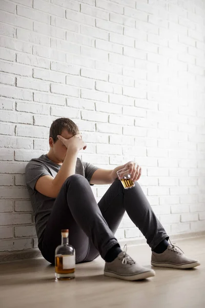 Young Man Suffering Alcoholism Guy Sitting Floor Glass Bottle Whiskey — Stock Photo, Image