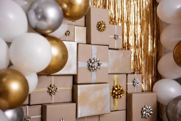 Décoration Noël Anniversaire Décor Cadeaux Avec Des Ballons Air Argenté — Photo