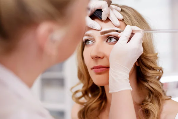 Maquillaje Concepto Belleza Primer Plano Maquillaje Artista Pintura Cejas — Foto de Stock