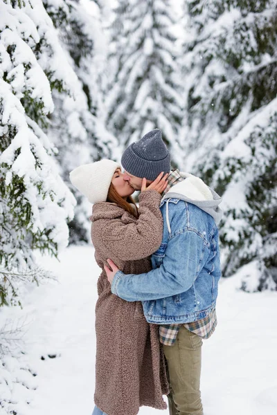 Love Romance Concept Happy Lovely Couple Kissing Winter Forest Park — Stock Photo, Image