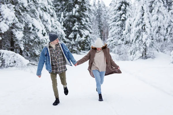 Young Happy Couple Love Running Having Fun Winter Forest — Stock Photo, Image