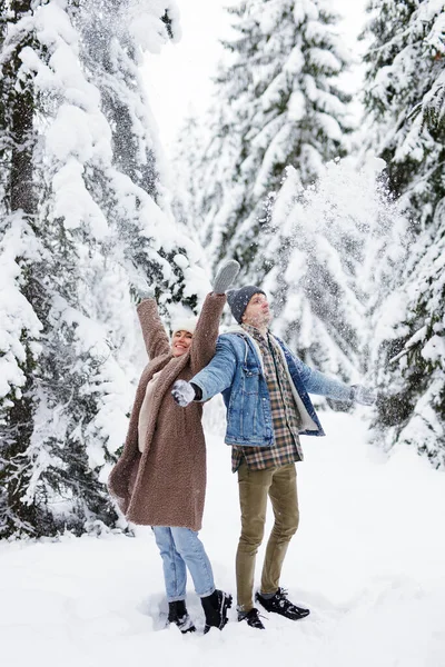 Full Length Portrait Happy Young Couple Throw Snow Winter Forest — Stock Photo, Image