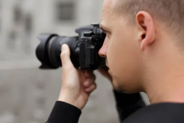 Fotografía Arte Concepto Pasatiempo Vista Posterior Cerca Del Fotógrafo Masculino —  Fotos de Stock