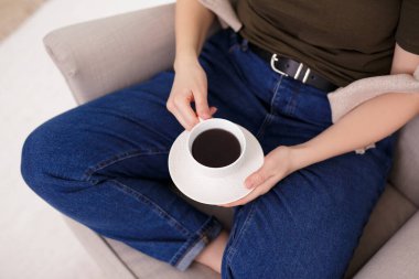 Kollarını ve bacaklarını sıcak kahveyle kapat.