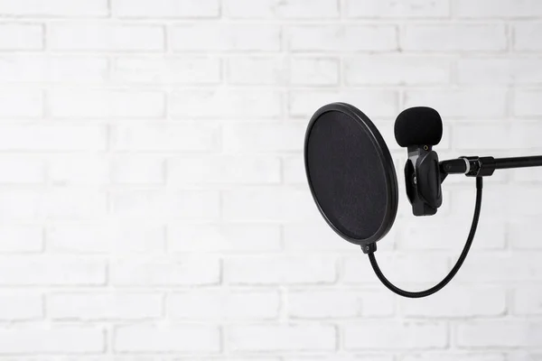 Podcast Registrazione Del Suono Concetto Blogging Microfono Filtro Pop Muro — Foto Stock