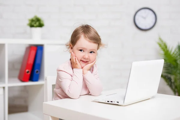 Childhood Education Business Technology Concept Thoughtful Little Girl Using Laptop — Stock Photo, Image