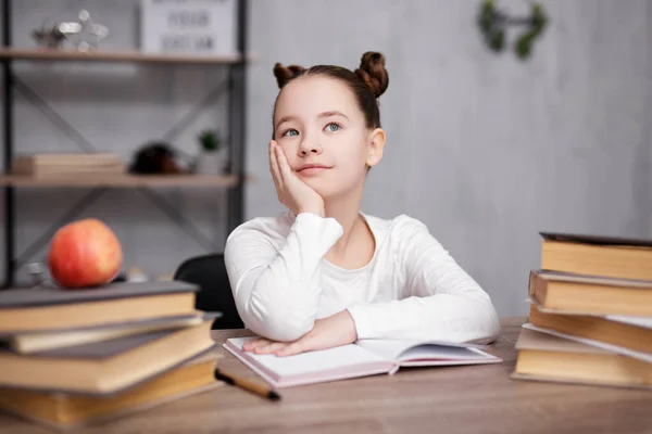 École Devoirs Concept Éducation Portrait Une Écolière Ennuyée Rêveuse Qui — Photo