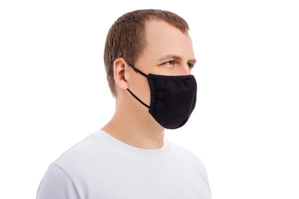 Samping Melihat Laki Laki Muda Berkaos Putih Mengenakan Masker Wajah — Stok Foto