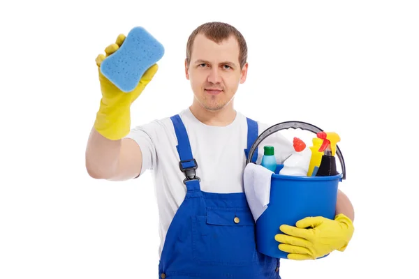 白い背景に隔離された洗浄装置と洗浄窓を備えた青い制服を着たプロの男性クリーナーの肖像画 — ストック写真