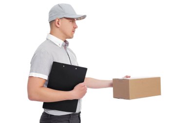 Beyaz arkaplanda izole edilmiş pano ve kutulu dağıtıcının yan görünümü