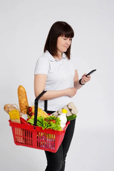 Online Shopping Concept Portrait Young Woman Shopping Basket Full Products —  Fotos de Stock