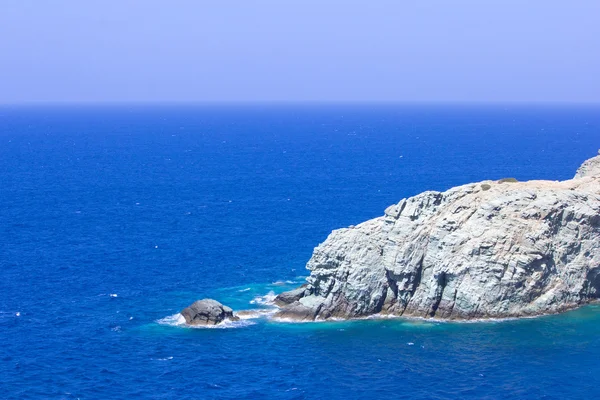 Schöne felsige Insel im Mittelmeer — Stockfoto