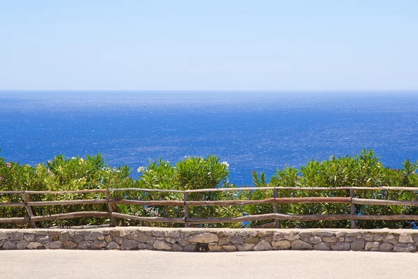Promenade with beautiful sea view in Greece — Stock Photo, Image