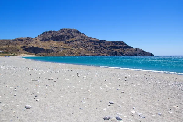 푸른 투명 한 물과 모래 해변 — 스톡 사진