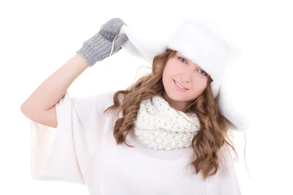 Giovane donna attraente in pelliccia cappello e muffole isolati su bianco — Foto Stock