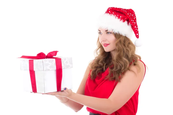 Vrouw in Kerstman hoed met kerstcadeau geïsoleerd op wit — Stockfoto