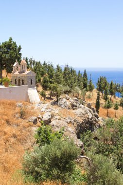 Yunanistan'da harika deniz manzaralı küçük kilise