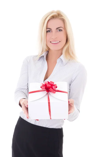 Mujer de negocios con caja de regalo aislado en blanco —  Fotos de Stock