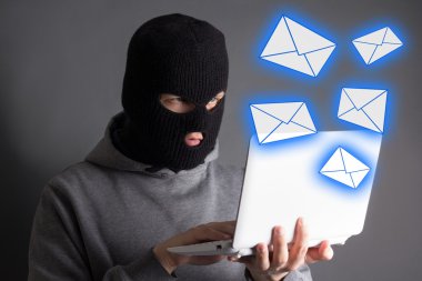 dizüstü bilgisayarınızdan veri çalmak veya spam iletileri gönderme hacker