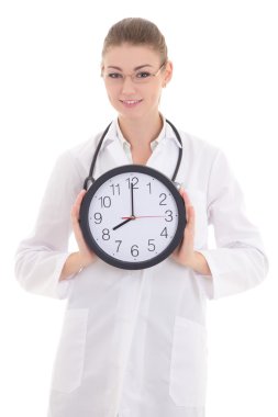 mutlu genç kadın doktor office saatin üzerinde beyaz izole holding