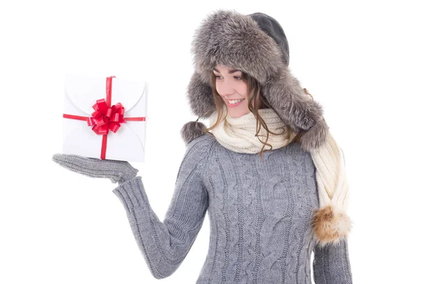 Young beautiful woman in winter clothes with christmas present i — Stock Photo, Image