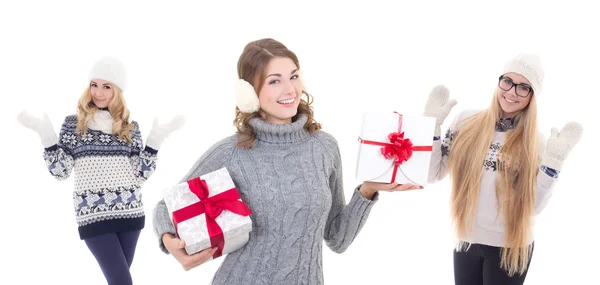 Três mulheres atraentes felizes em roupas de inverno com Natal pr — Fotografia de Stock