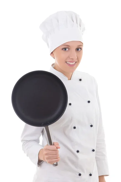 Portret van een jonge vrouw in chef-kok uniform met koekenpan geïsoleerd — Stockfoto