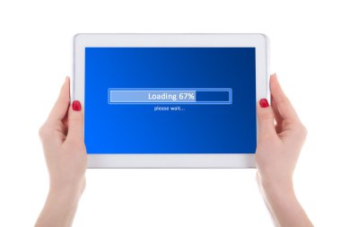 modern tablet pc üzerinde beyaz izole kadın elinde yükleme