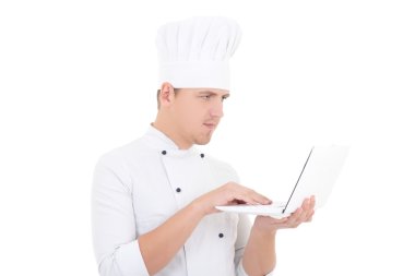 genç adam beyaz izole dizüstü bilgisayar ile üniforma şef