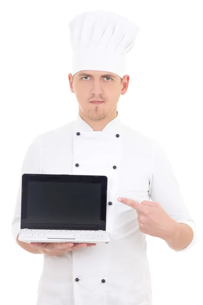 Jovem chef uniforme segurando laptop com tela vazia isola — Fotografia de Stock