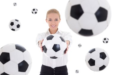 fl ile beyaz arka plan üzerinde futbol topu tutan iş kadın